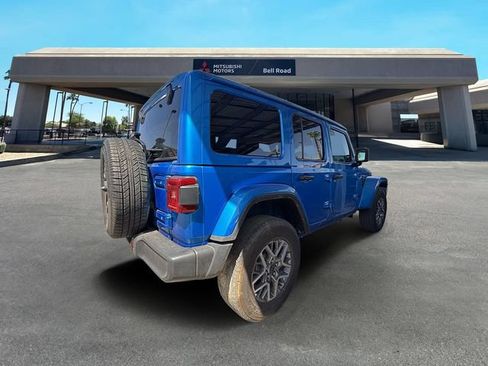 Used 2025 Jeep Wrangler Unlimited Sahara AWD/4WD image 6