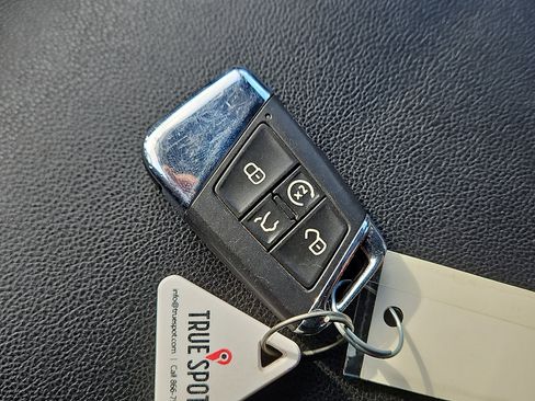 Certified 2022 Volkswagen Atlas Cross Sport SE w/ Panoramic Sunroof Package image 20