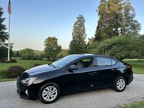 Used 2020 Hyundai Elantra SE w/ Cargo Package (C1) FWD image 5