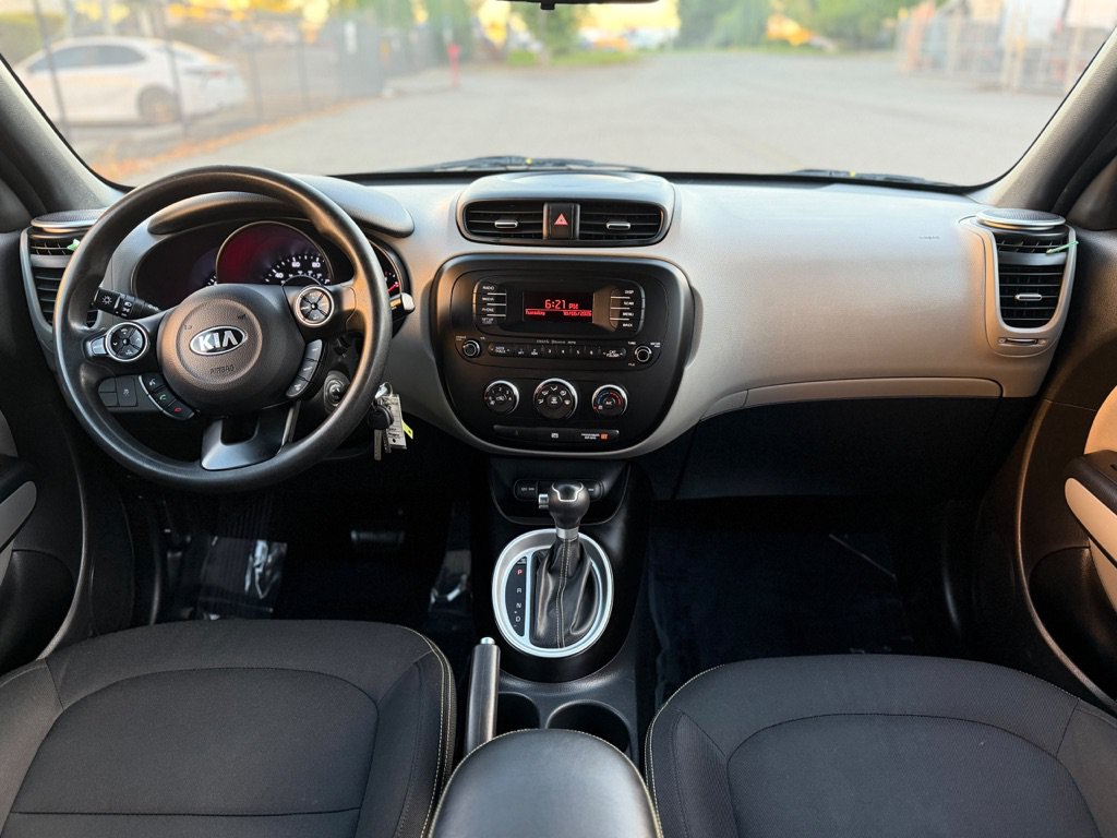 Used 2015 Kia Soul + FWD image 15