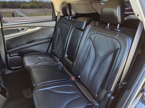 Used 2022 Lincoln Nautilus Reserve image 23