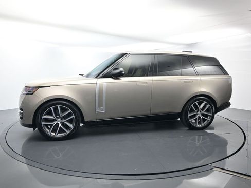 Used 2025 Land Rover Range Rover Autobiography image 2