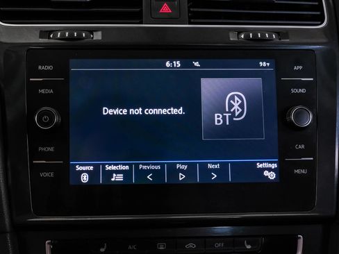 Used 2019 Volkswagen Golf SE FWD image 28