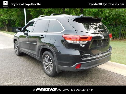 Used 2019 Toyota Highlander XLE AWD/4WD image 3