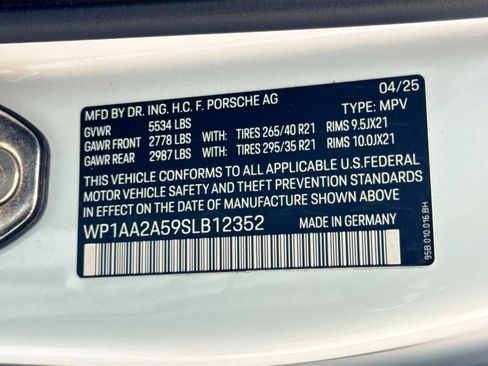 Used 2025 Porsche Macan image 26