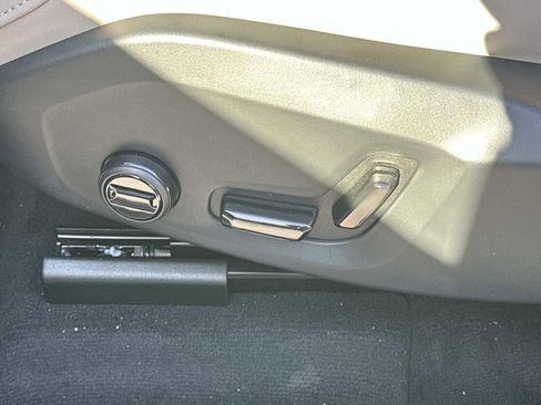 New 2026 Volvo XC60 T8 Plus w/ Protection Package Premier AWD/4WD image 14