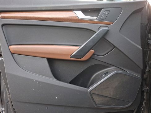 Used 2021 Audi Q5 2.0T Premium image 11