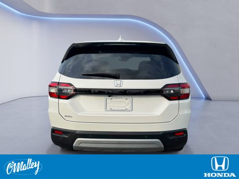 Certified 2025 Honda Pilot EX-L image 4