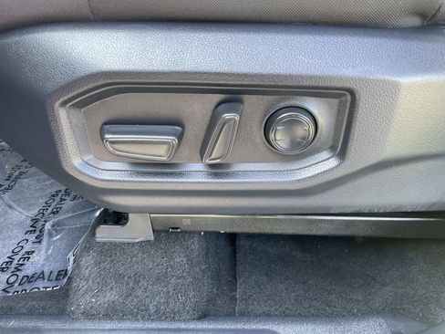Used 2025 Toyota Tundra SR5 w/ SR5 Convenience Package AWD/4WD image 25