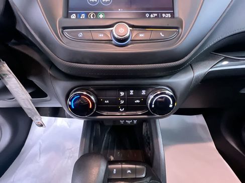 Used 2021 Chevrolet TrailBlazer LS FWD image 28