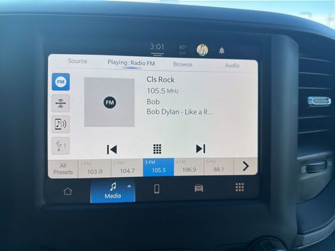 Used 2024 RAM 2500 Tradesman w/ Chrome Appearance Group image 25