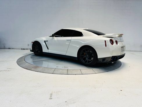 Used 2013 Nissan GT-R Premium AWD/4WD image 3