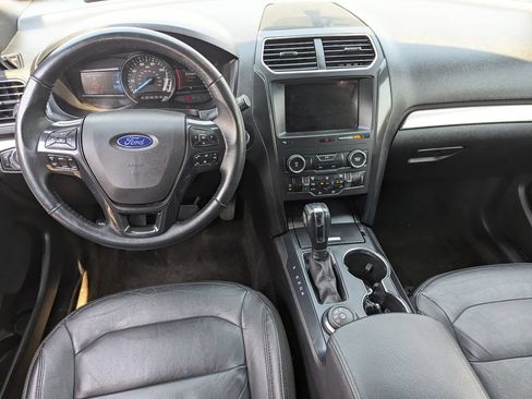 Used 2018 Ford Explorer XLT w/ Equipment Group 202A AWD/4WD image 30