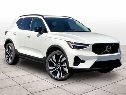 New 2026 Volvo XC40 B5 Ultra w/ Climate Package