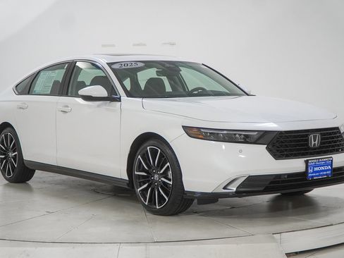 Used 2025 Honda Accord Touring image 15