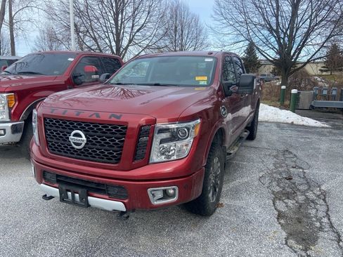 Used 2018 Nissan Titan PRO-4X w/ Pro-4x Convenience Package image 3