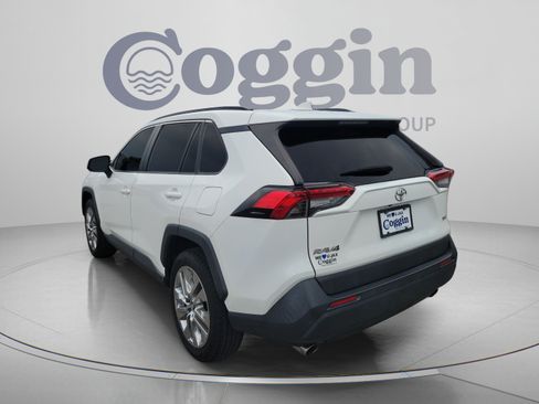 Used 2019 Toyota RAV4 XLE Premium FWD image 2