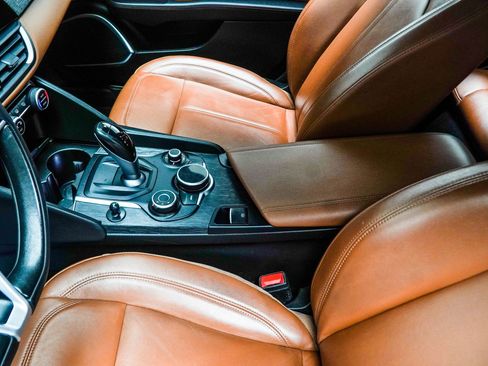 Used 2019 Alfa Romeo Giulia RWD image 17