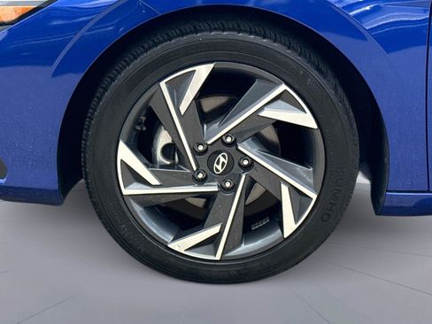 Used 2024 Hyundai Elantra SEL w/ Convenience Package FWD image 11