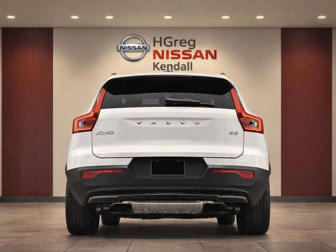 Used 2026 Volvo XC40 B5 Plus AWD/4WD image 4
