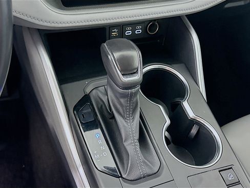 Used 2023 Toyota Highlander XLE image 25