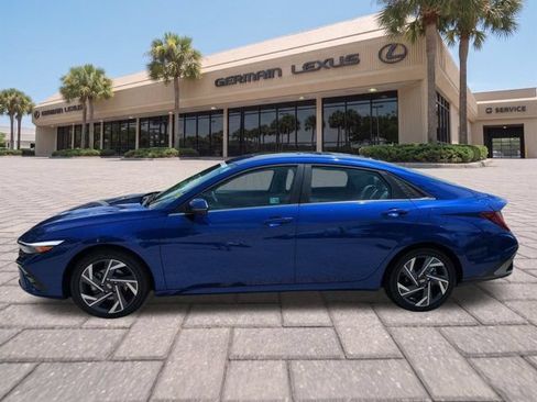 Used 2025 Hyundai Elantra Limited FWD image 7