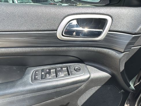 Used 2020 Jeep Grand Cherokee Altitude image 12