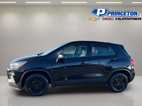 Used 2017 Chevrolet Trax LS FWD image 2