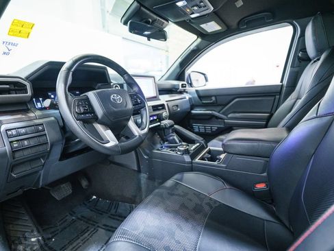 Used 2025 Toyota 4Runner SR5 AWD/4WD image 4