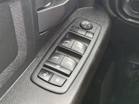 Used 2022 RAM 3500 Tradesman w/ Chrome Appearance Group AWD/4WD image 21