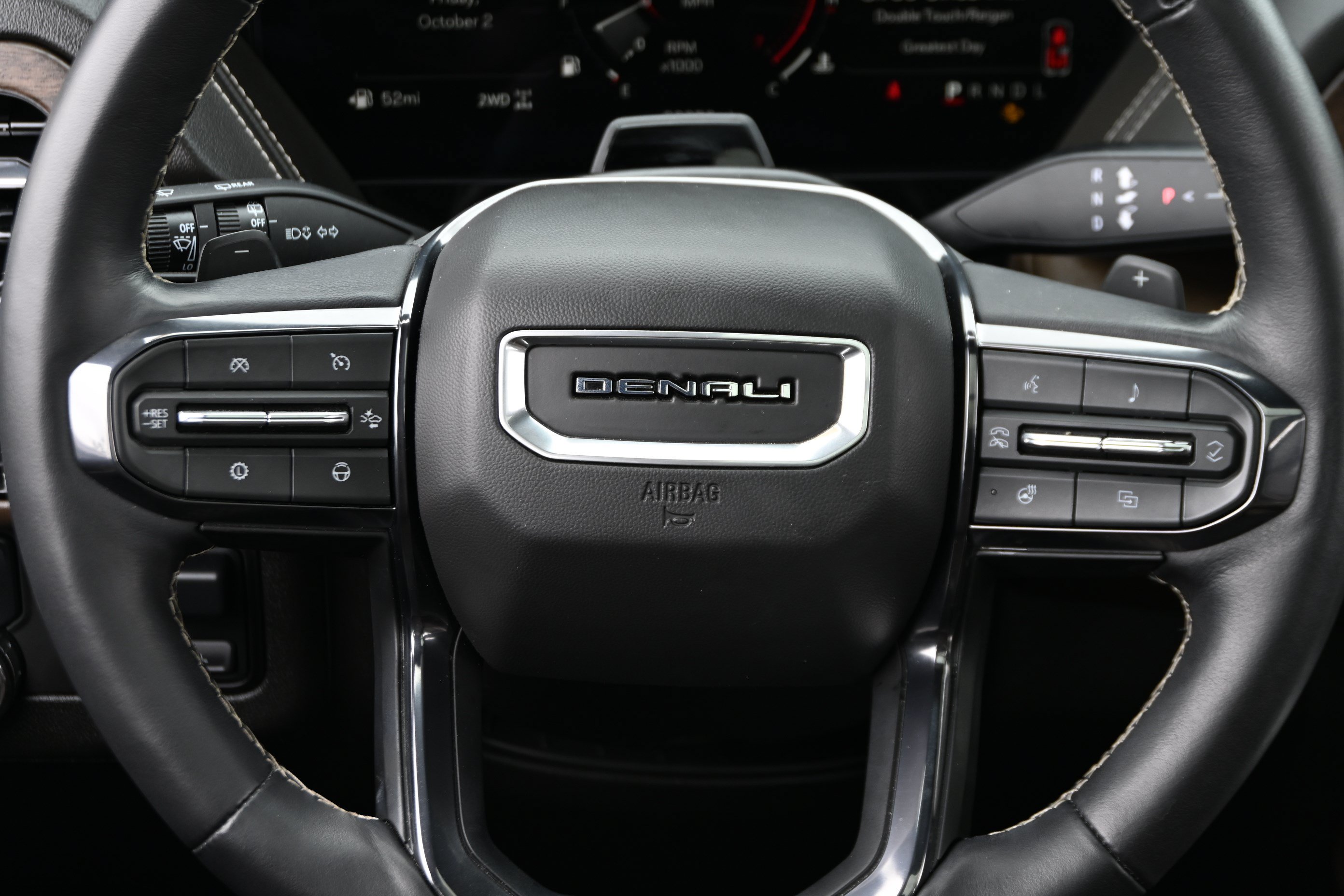 Used 2025 GMC Yukon Denali Ultimate AWD/4WD image 34