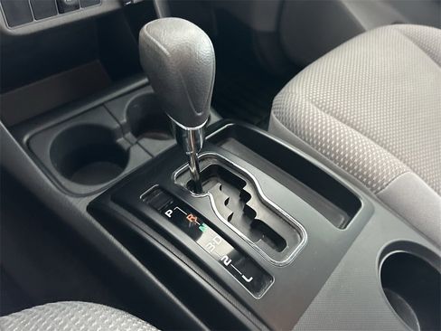 Used 2013 Toyota Tacoma Base image 27