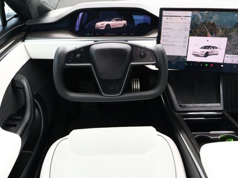 Used 2022 Tesla Model S Plaid image 9