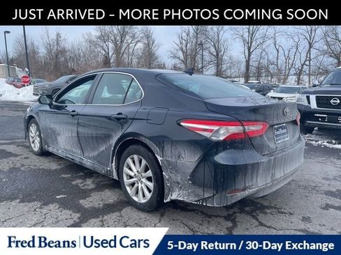 Used 2020 Toyota Camry LE image 6