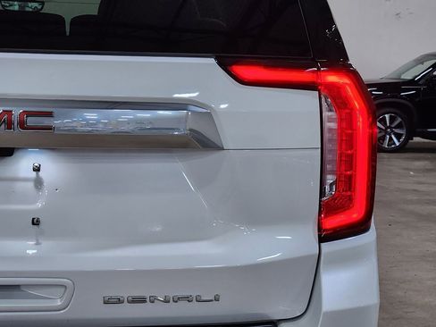 Used 2021 GMC Yukon Denali w/ Denali Premium Package AWD/4WD image 22