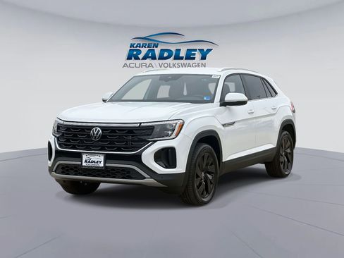Certified 2025 Volkswagen Atlas Cross Sport SE w/ Black Wheel Package image 5