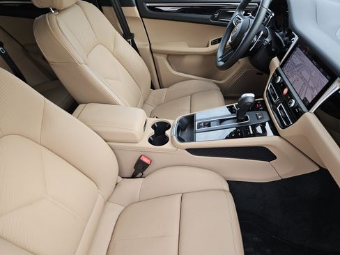 Certified 2025 Porsche Macan image 15