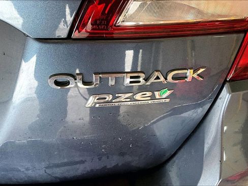 Used 2016 Subaru Outback 2.5i Premium image 24