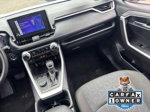 Used 2025 Toyota RAV4 XLE AWD/4WD image 17