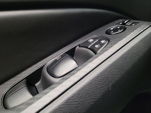 Used 2025 Nissan Altima 2.5 SV FWD image 27