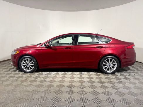 Used 2017 Ford Fusion SE FWD image 3