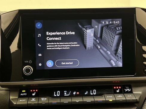 Used 2025 Toyota Camry SE w/ Convenience Package image 18