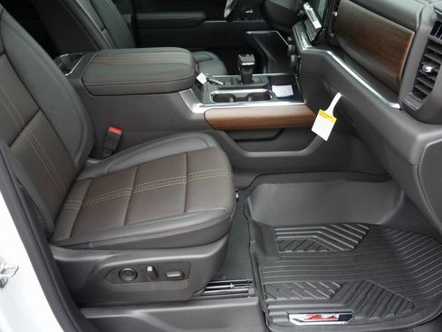 New 2026 Chevrolet Silverado 1500 High Country w/ Technology Package image 24