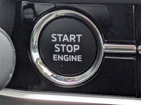 Used 2023 Mitsubishi Outlander SE image 34