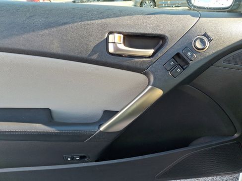 Used 2016 Hyundai Genesis 3.8 image 13