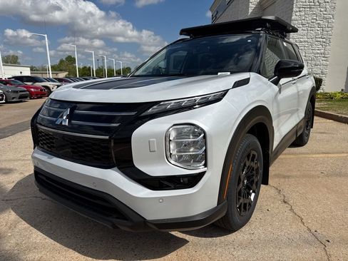 New 2026 Mitsubishi Outlander Trail Edition image 3