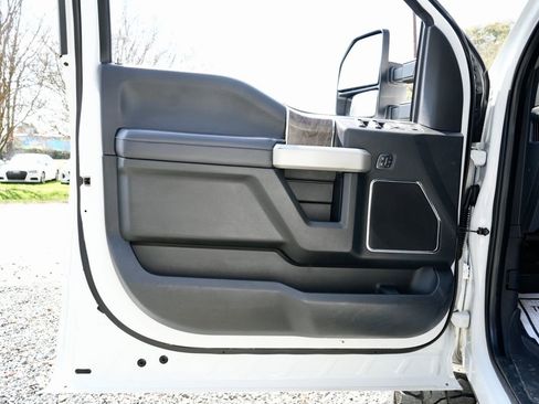 Used 2018 Ford F250 Lariat w/ Lariat Value Package image 12