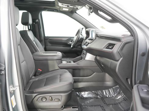Used 2023 Chevrolet Suburban RST w/ Luxury Package AWD/4WD image 11