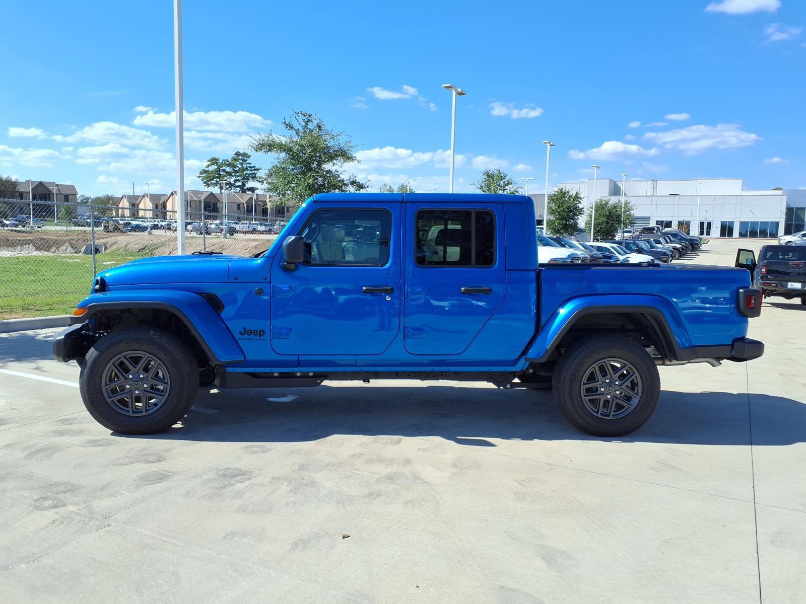 New 2026 Jeep Gladiator Sport AWD/4WD image 8