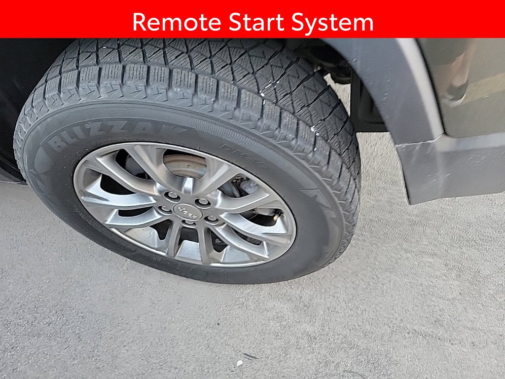 Used 2019 Jeep Cherokee Latitude Plus w/ Cold Weather Group AWD/4WD image 5
